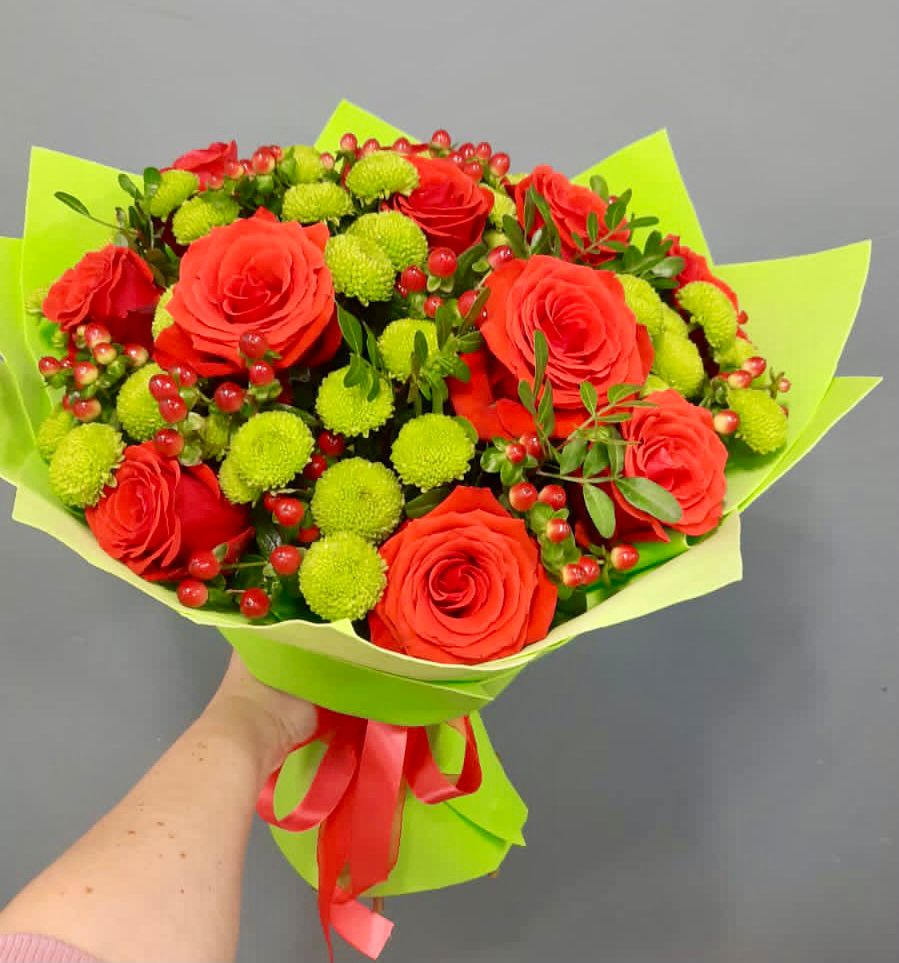 Букет цветов из: Хризантемы и Розы в Белово