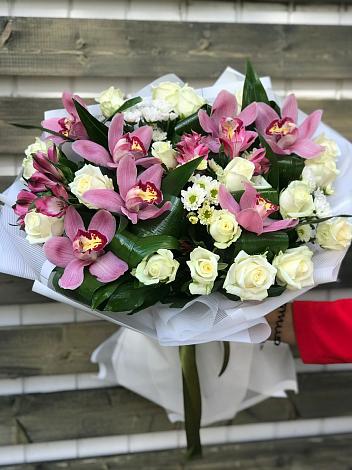 Букет цветов из: Розы и Хризантемы в Белово
