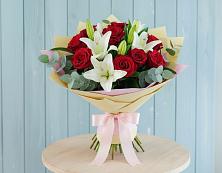 Букет цветов из:  Лилии и Розы в Белово