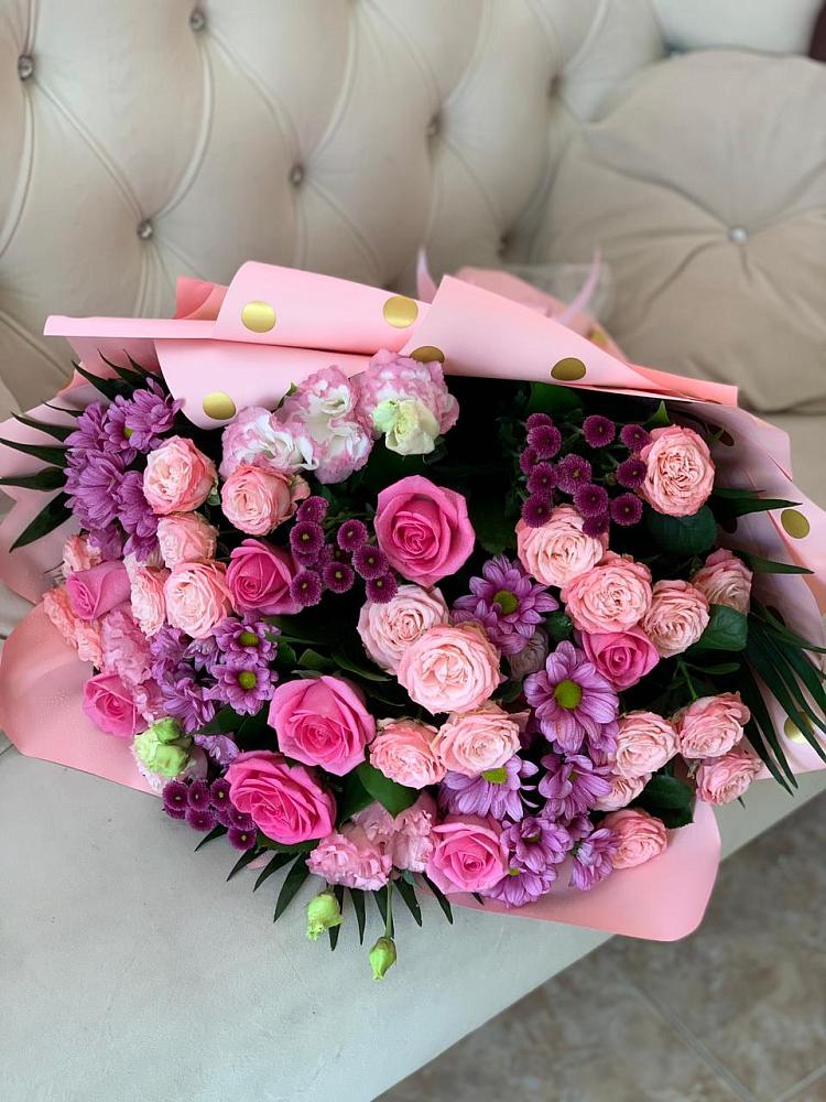 Букет цветов из: Хризантемы, Розы и Лизиантусы в Белово