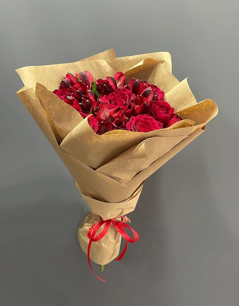 Букет цветов из: Альстромерии и Розы в Белово