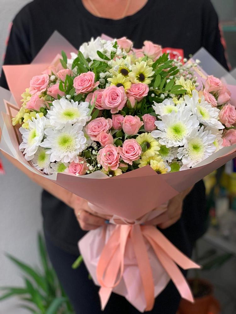 Букет цветов из: Розы и Хризантемы в Белово