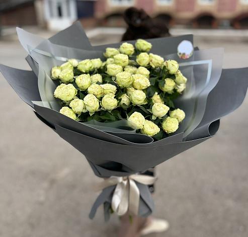 Букет Белые кустовые розы Солинеро в Белово