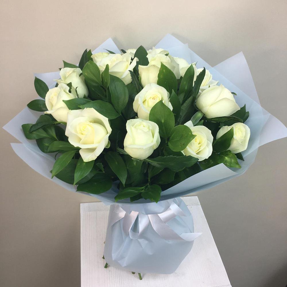 Букет 15 Белых роз Проуд в Белово