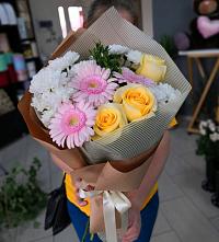 Букет цветов из:  Герберы, Розы и Хризантемы в Белово