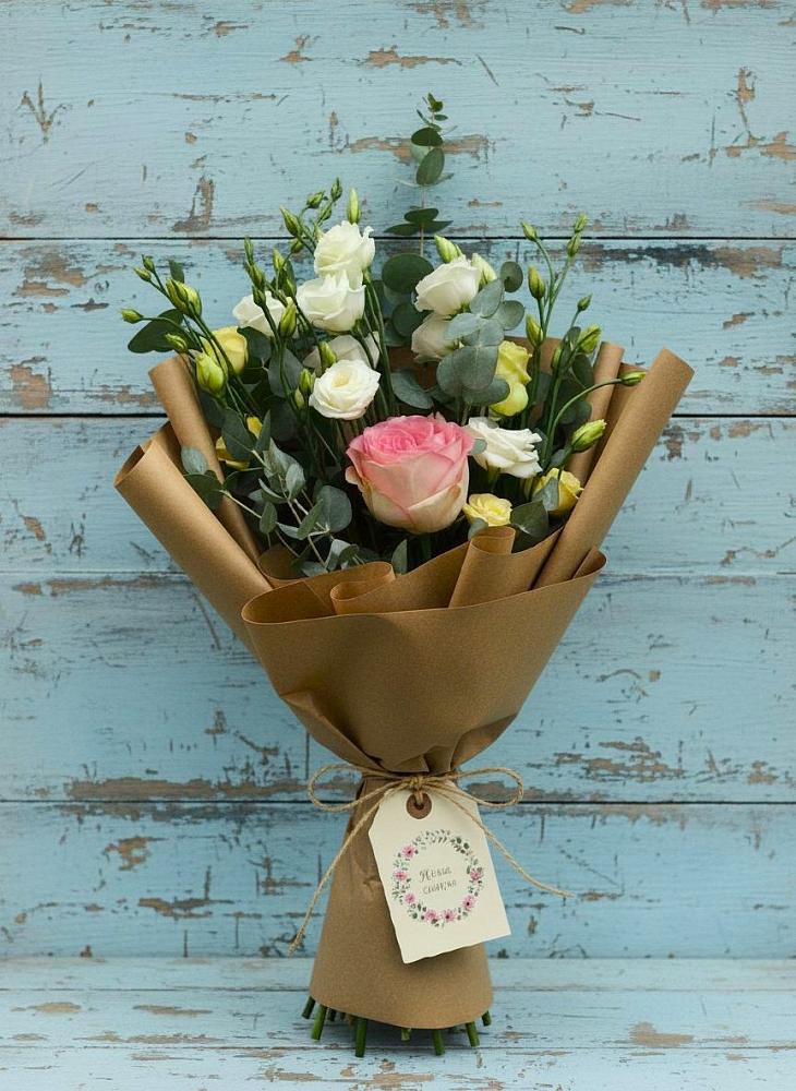 Букет цветов из: Розы и Лизиантусы в Белово