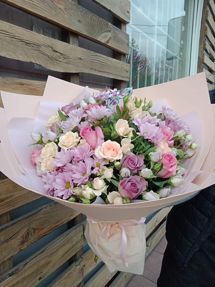 Букет цветов из: Розы и Хризантемы в Белово