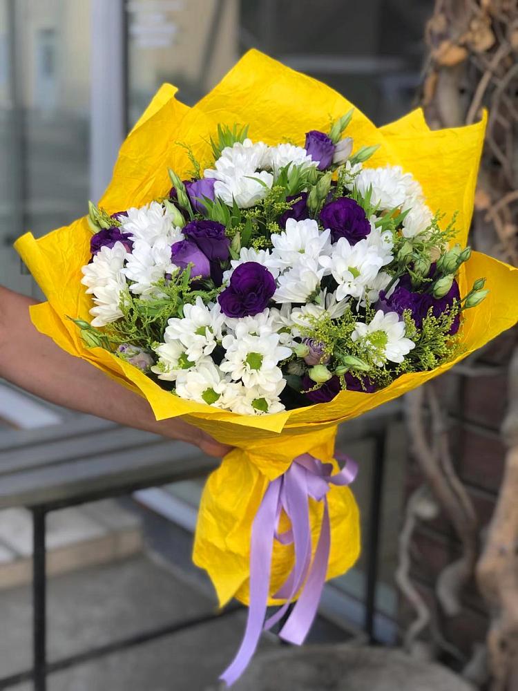Букет цветов из: Ирисы, Хризантемы и Ромашки в Белово