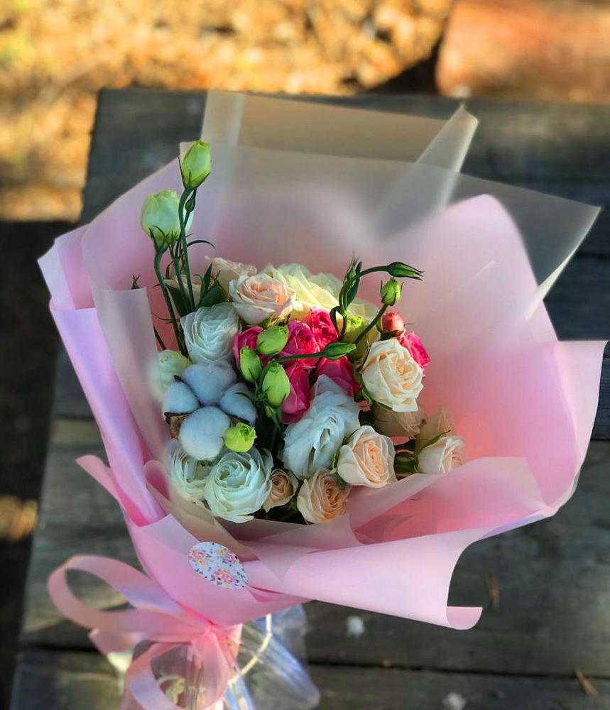 Букет цветов из: Розы и Лизиантусы в Белово