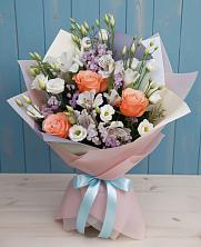 Букет цветов из:  Лизиантусы, Розы, Альстромерии и Гипсофила в Белово