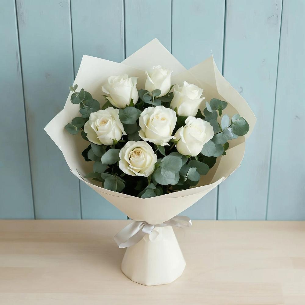 Букет Белые розы в Эвкалипте в Белово