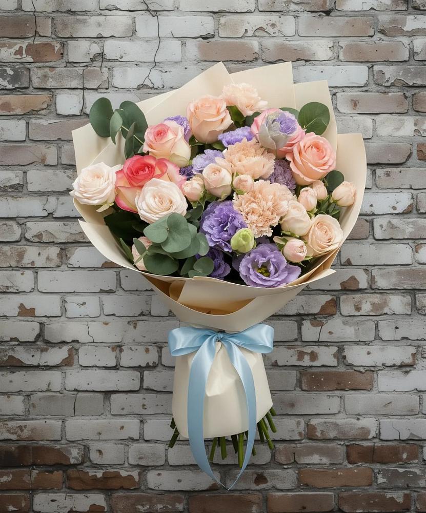 Букет цветов из: Розы, Лизиантусы и Гвоздики в Белово