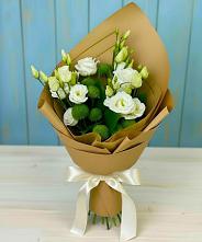 Букет цветов из:  Хризантемы и Лизиантусы #REPLACE_PRED# Белово