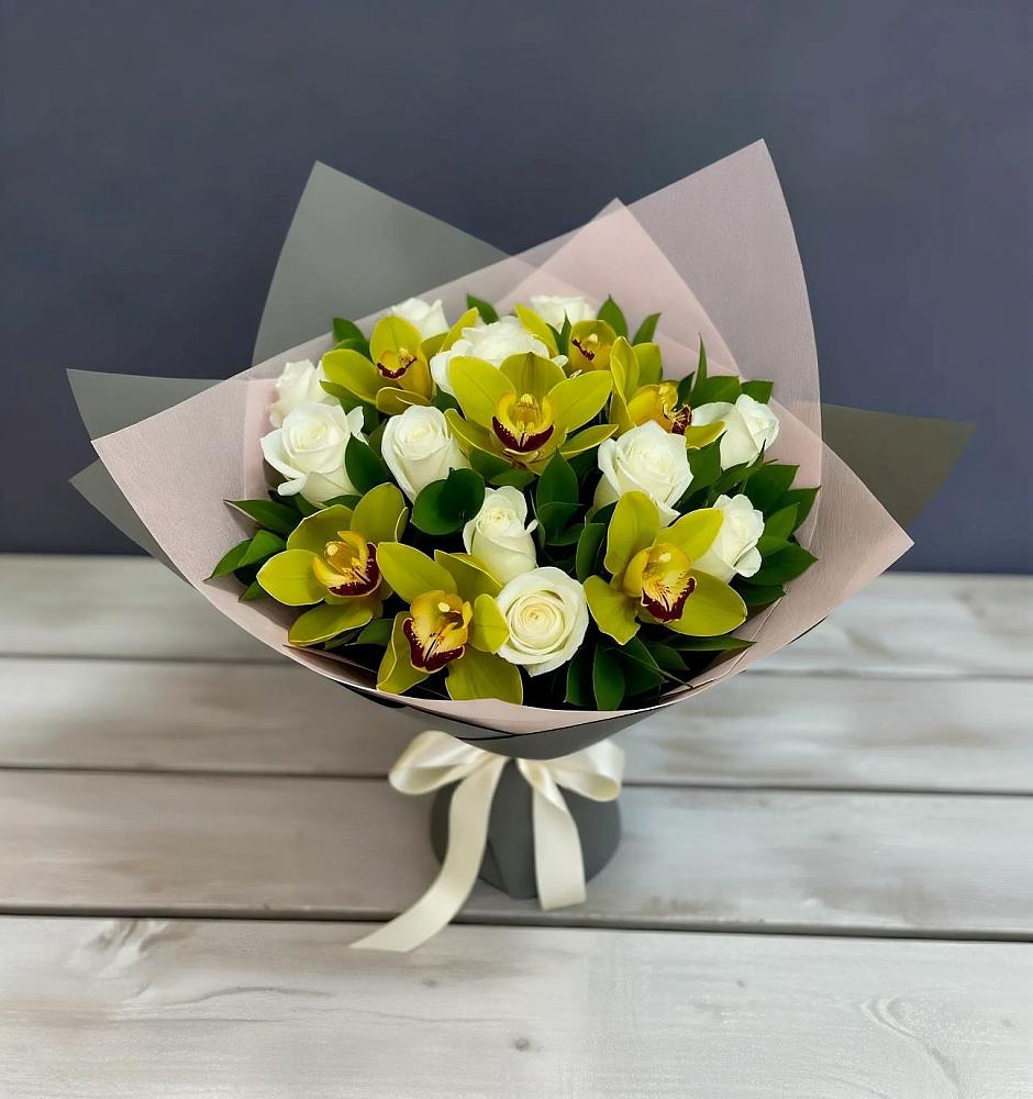 Букет цветов из: Орхидеи и Розы в Белово