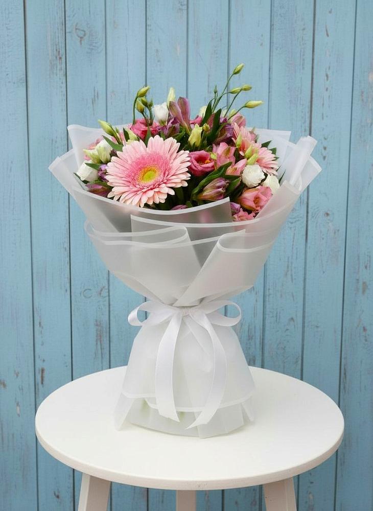 Букет цветов из: Герберы, Альстромерии и Лизиантусы в Белово