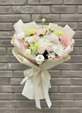 Букет цветов из:  Гвоздики, Розы, Лизиантусы и Хризантемы в Белово