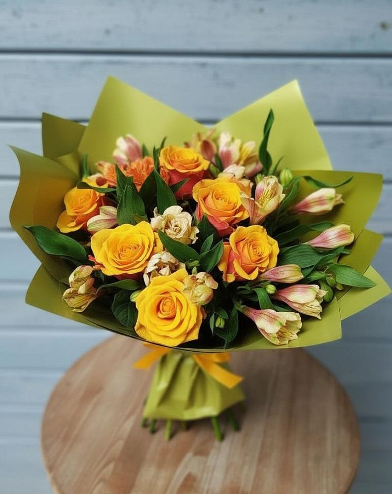 Букет цветов из: Альстромерии и Розы в Белово