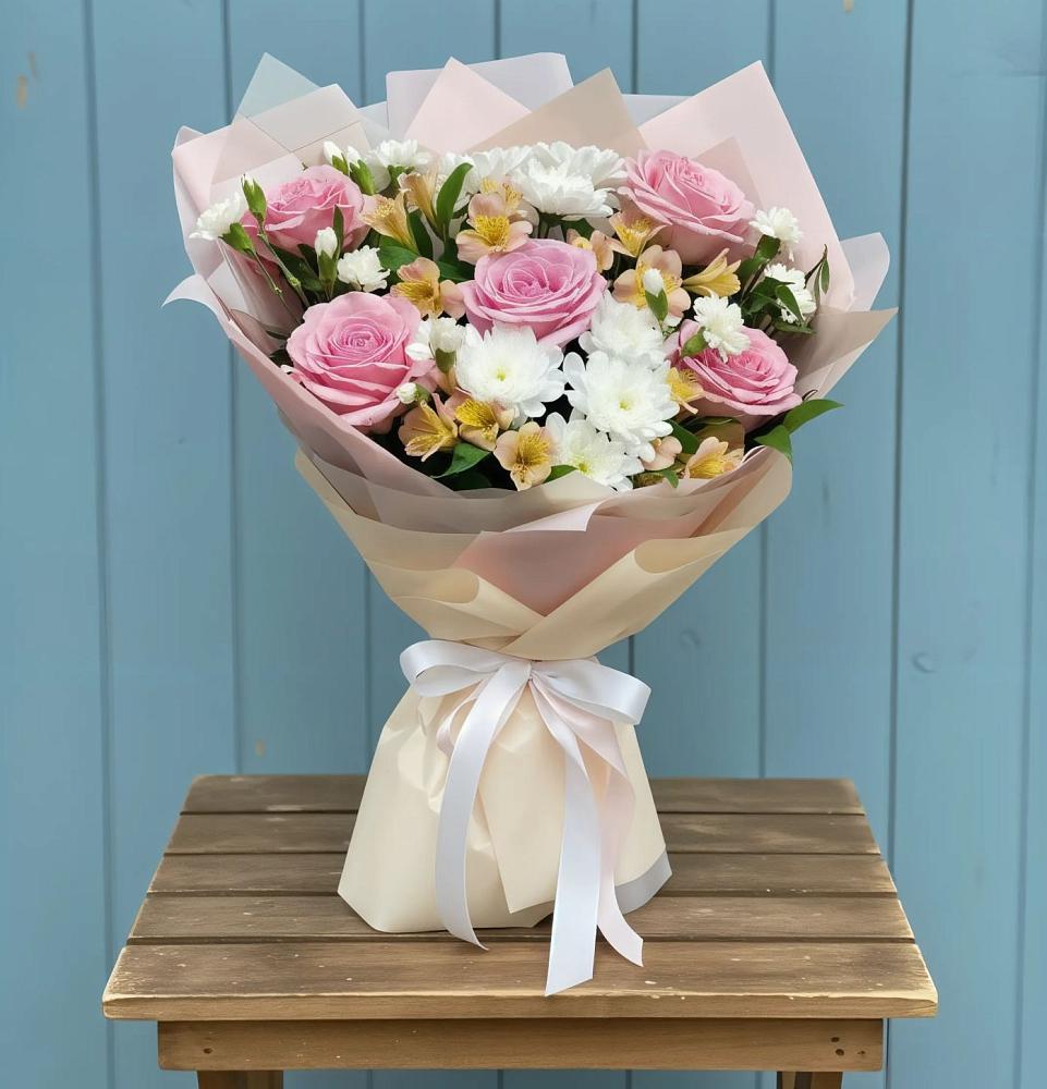 Букет цветов из: Гвоздики, Орхидеи и Розы в Белово