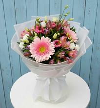 Букет цветов из:  Герберы, Альстромерии и Лизиантусы в Белово