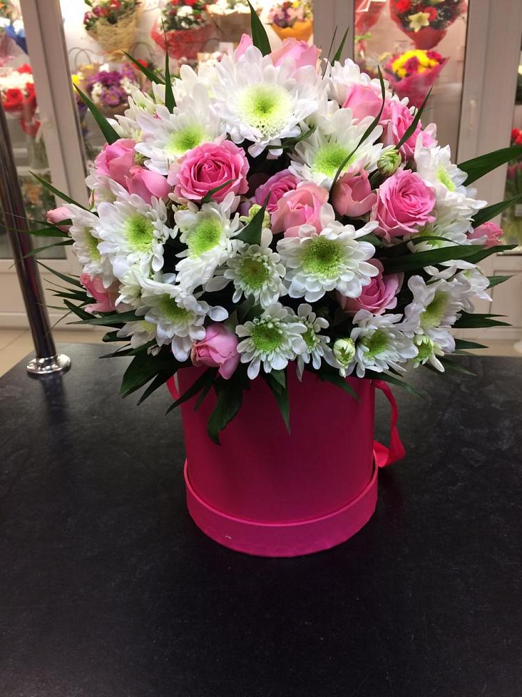 Цветочная композиция из Розы и Хризантемы в шляпной коробке в Белово