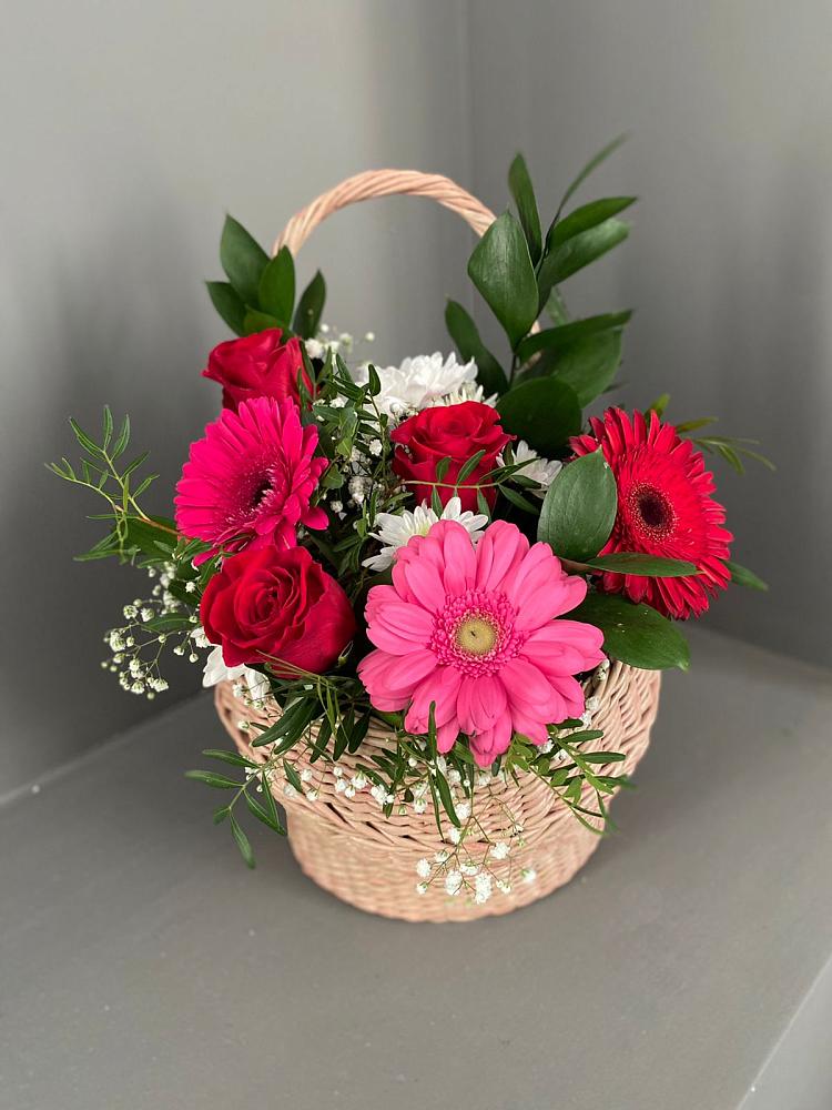 Цветочная композиция из Розы, Хризантемы и Герберы в корзине в Белово