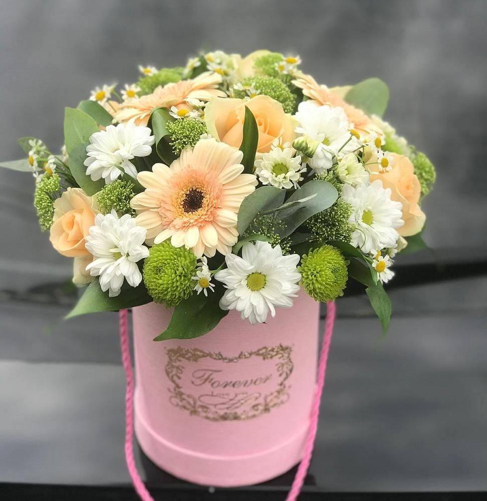 Цветочная композиция из Розы, Герберы и Хризантемы в шляпной коробке в Белово