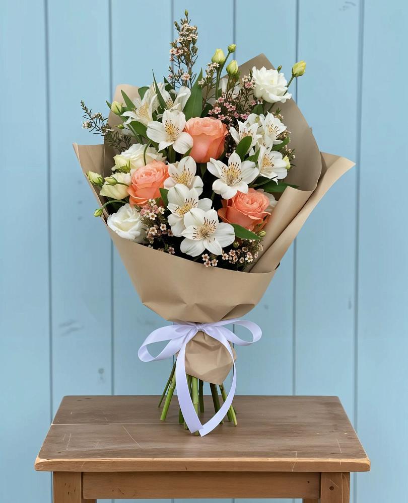 Букет цветов из: Альстромерии, Лизиантусы, Розы и Хризантемы в Белово