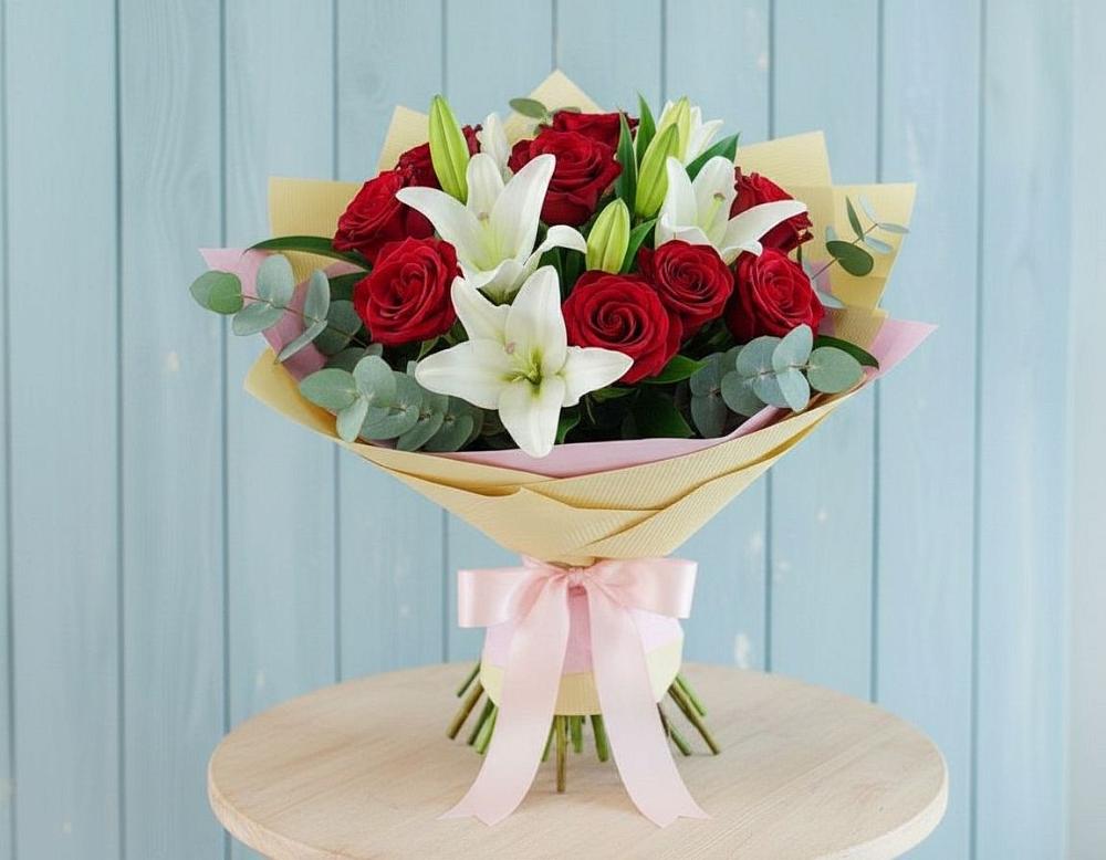 Букет цветов из: Лилии и Розы в Белово